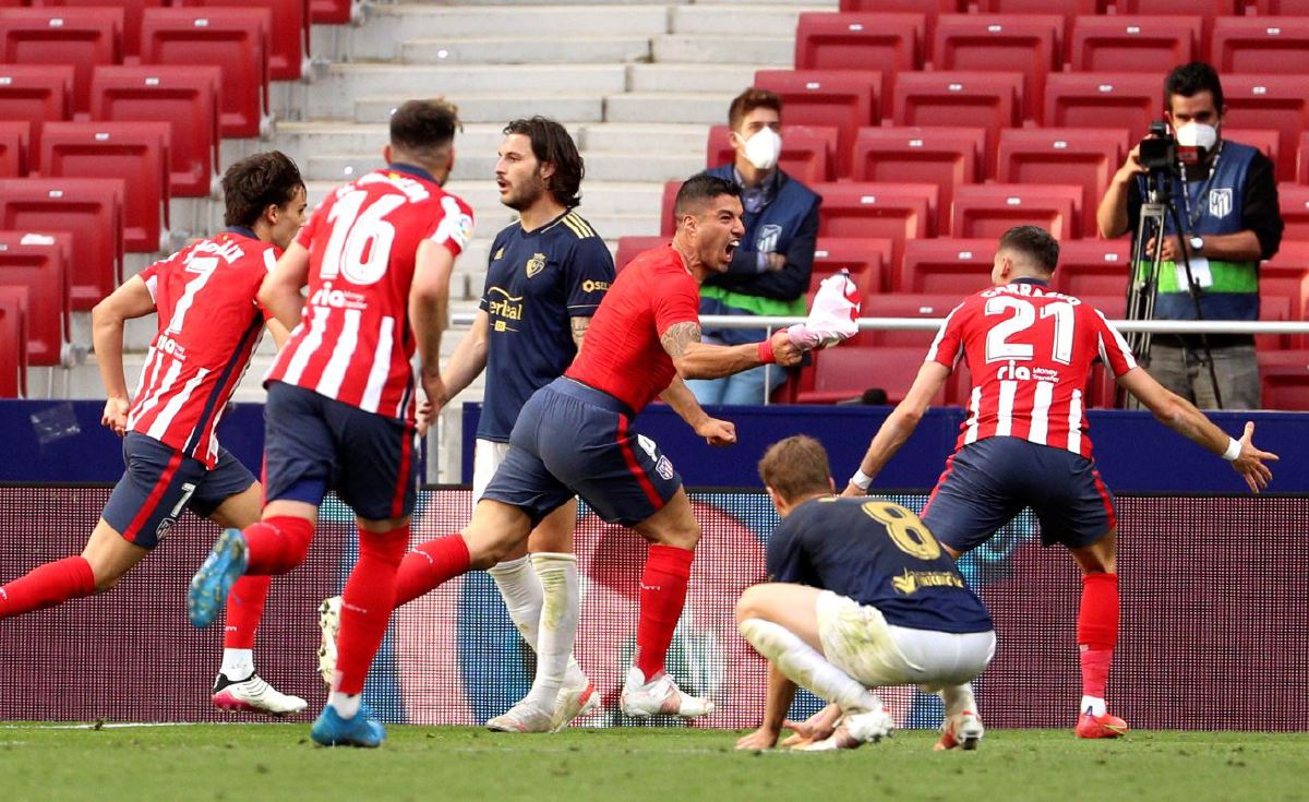 REAKSI Suarez (tengah) selepas meledak gol kemenangan Atletico. FOTO AFP