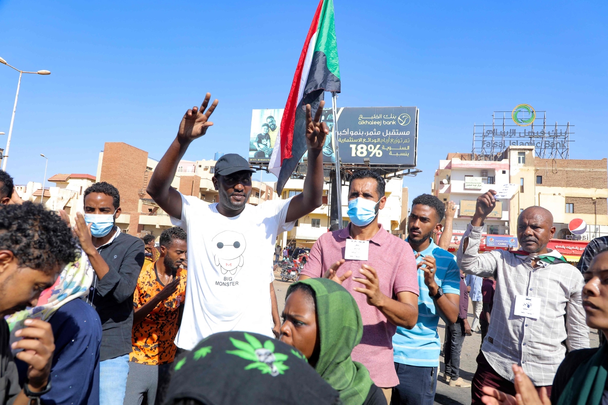 TUNJUK perasaan antirampasan kuasa di Sudan. FOTO AFP 