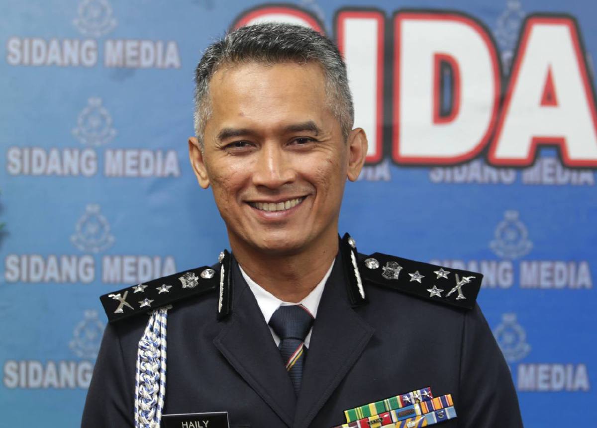 Mohd Shuhaily beri amaran keras kepada pegawai yang masih bersekongkol dengan sendikit jenayah. 
