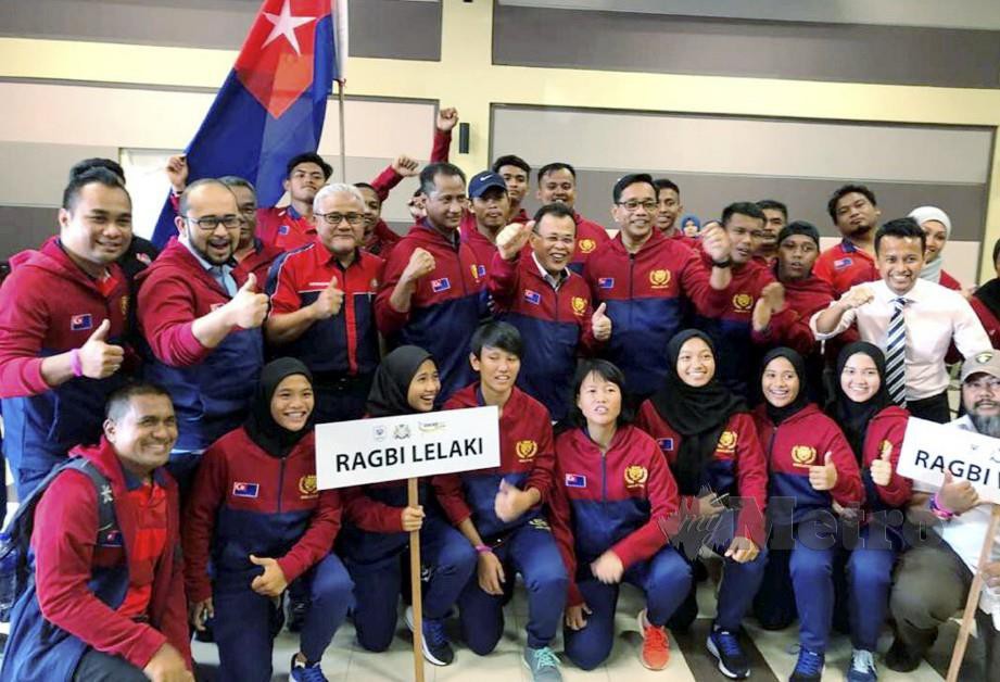 SKUAD ragbi lelaki dan wanita Johor yang beraksi pada temasya SUKMA Perak 2018. — FOTO Rizar Mohd Noor