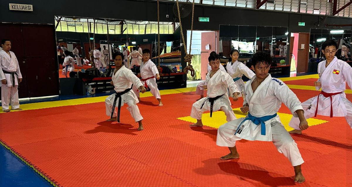 PASUKAN taekwondo Selangor gigih berlatih di Dewan Tempur, Kompleks Sukan SUKSES, Shah Alam. FOTO Majlis Sukan Negeri Selangor