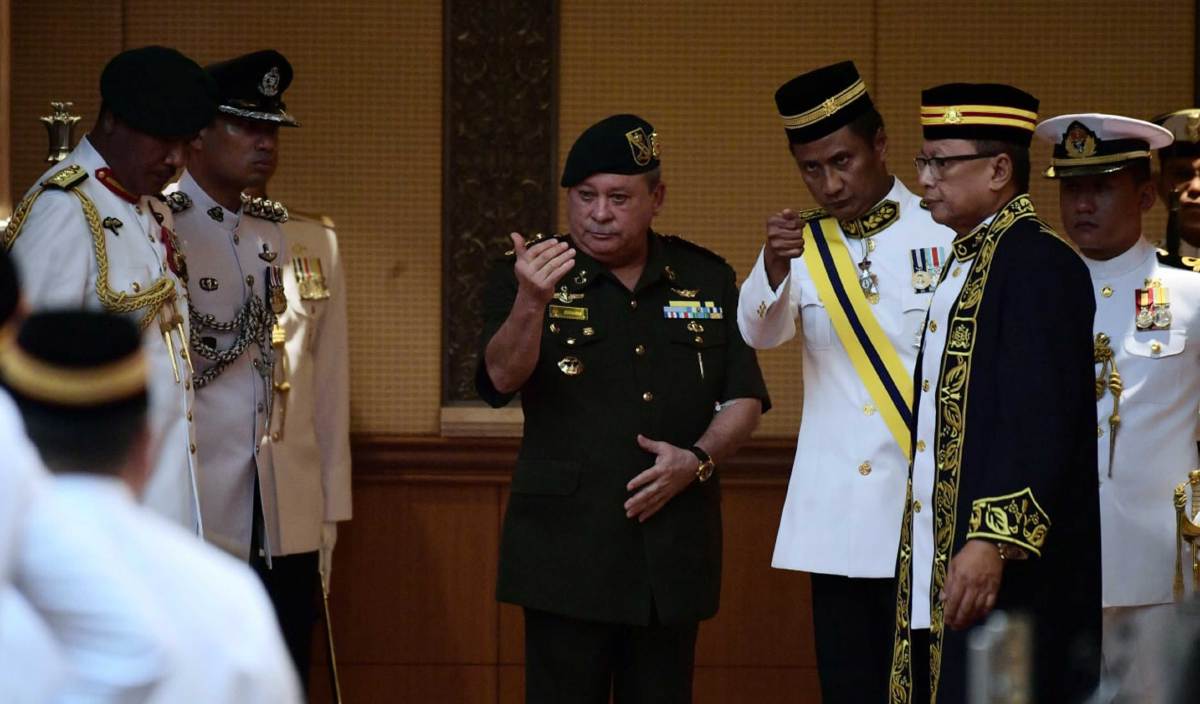 SULTAN Ibrahim Iskandar berkenan berangkat bagi merasmikan mesyuarat kedua bagi Penggal Persidangan Pertama Dewan Undangan Negeri (DUN) Johor yang ke-15 di Bangunan Sultan Ismail. FOTO BERNAMA