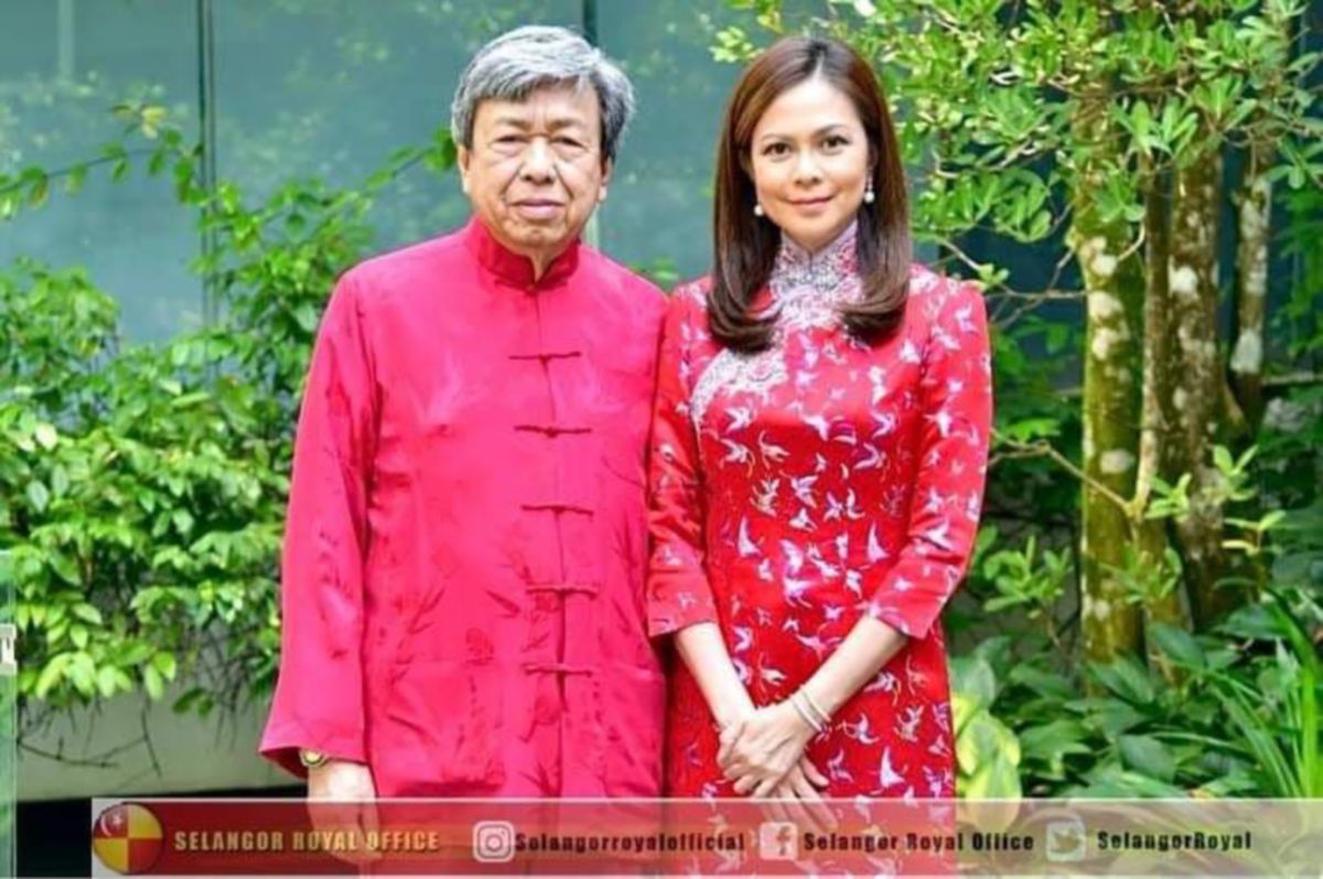 SULTAN Sharafuddin Idris Shah Alhaj dan Tengku Permaisuri Norashikin berkenan mengucapkan Selamat Tahun Baharu Cina kepada semua yang meraikannya. FOTO IHSAN SELANGOR ROYAL OFFICE