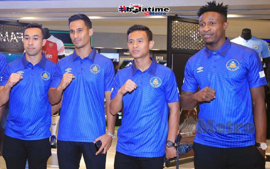 Empat pemain Pahang ditagih Dollah (dari kiri), Matyo, Matthew, Azam dan Sumareh. FOTO NSTP 
