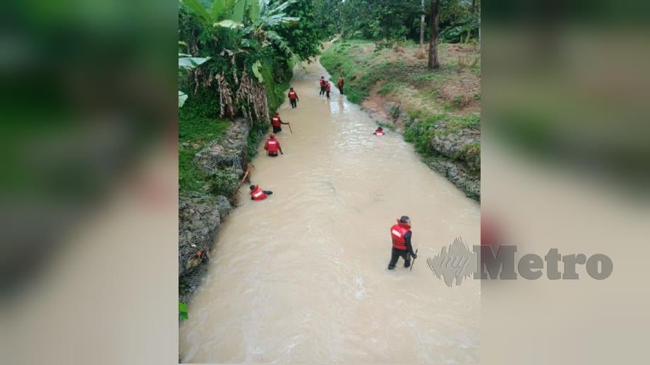 PPDA melakukan operasi SAR di Sungai Kampung Sahari bagi mencari seorang lagi mangsa. FOTO Ihsan Bomba  