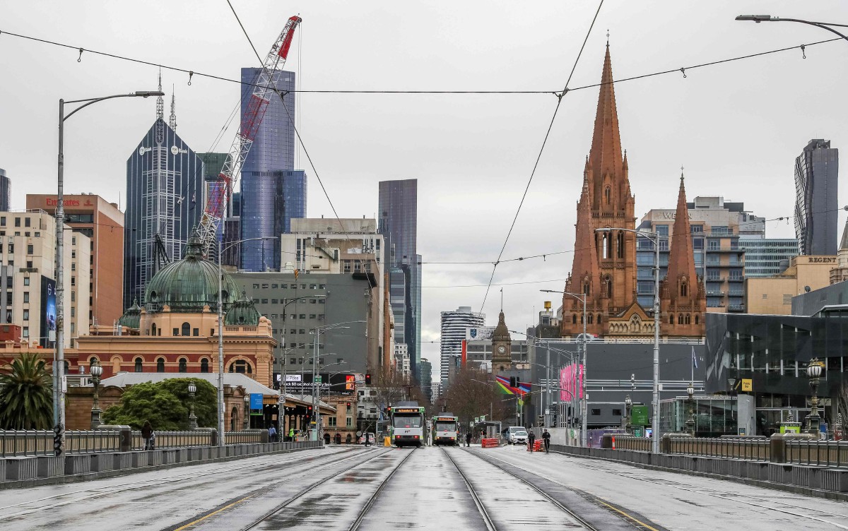 St Kilda Road, antara laluan sibuk di Melbourne, sunyi hari ini selepas penguatkuasaan semula perintah berkurung. FOTO AFP.