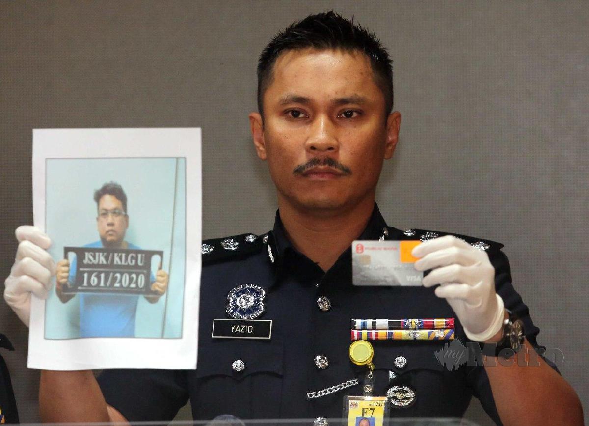 MUHAMMAD Yazid menunjukkan kad debit dan wajah suspek pada sidang media di Ibu Pejabat Polis Kontinjen (IPK) Selangor. FOTO Muhd Asyraf Sawal