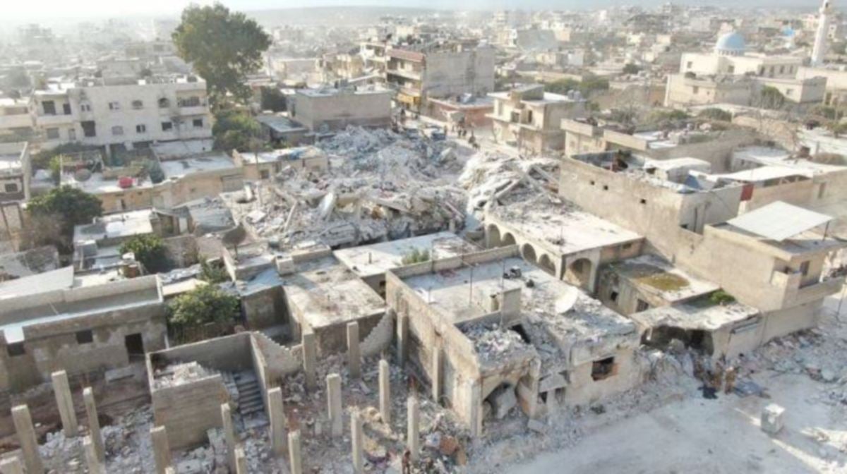 FOTO fail menunjukkan bangunan yang musnah susulan gempa bumi di Jandaris, Syria. FOTO Reuters
