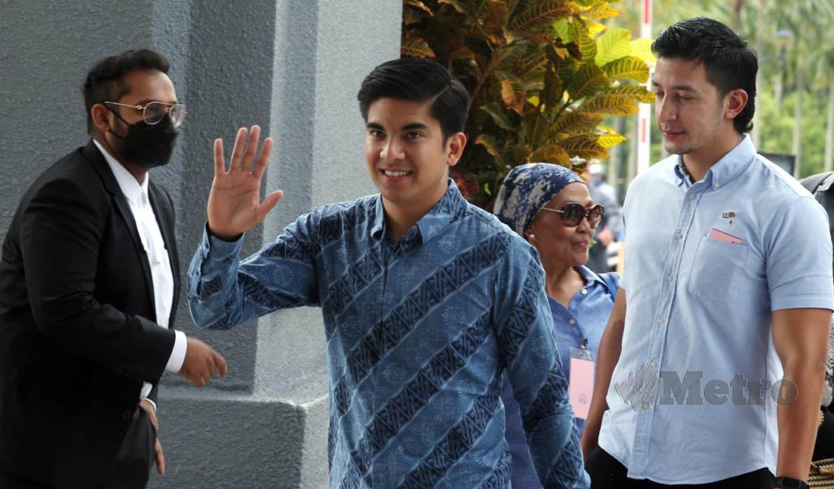 SYED Saddiq hadir ke mahkamah bagi sambung bicara kes pecah amanah, menyalahgunakan harta dan pengubahahan wang haram di Mahkamah Tinggi Kuala Lumpur. FOTO Hairul Anuar Rahim