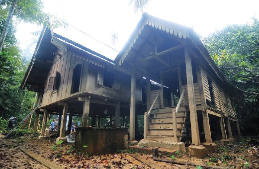 KEADAAN asal Rumah Serambi Pahang milik penghulu Kampung Kelola.