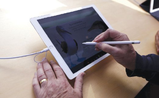 BELI iPad Pro, Pencil, Smart Keyboard secara online.