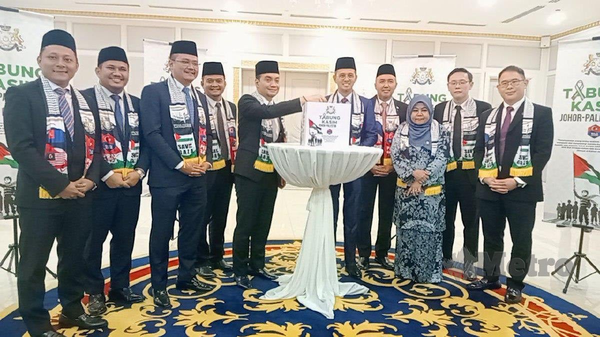 Onn Hafiz (tengah) melancarkan Tabung Kasih Johor - Palestin di Pejabat Menteri Besar di Kota Iskandar, hari ini. FOTO OMAR AHMAD