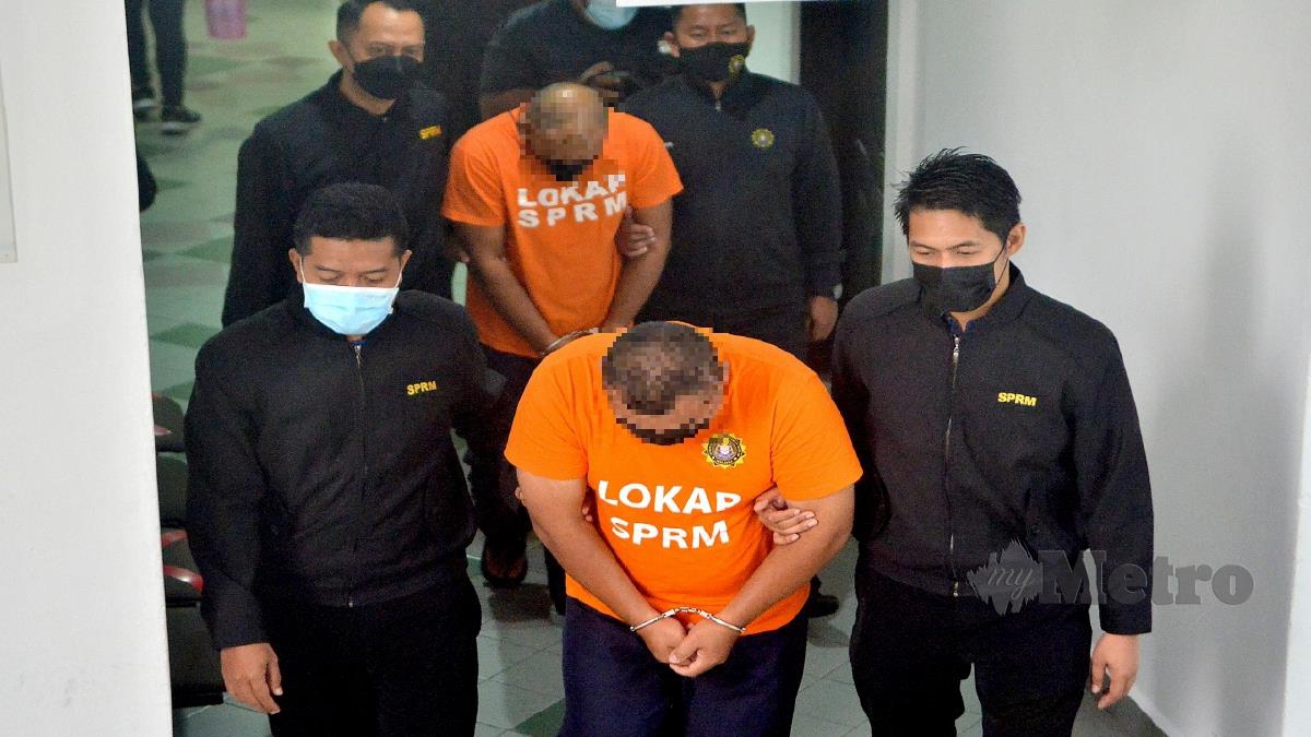 Dua pembantu kesihatan direman lima hari bermula hari ini di Mahkamah Majistret, Shah Alam. FOTO FAIZ ANUAR