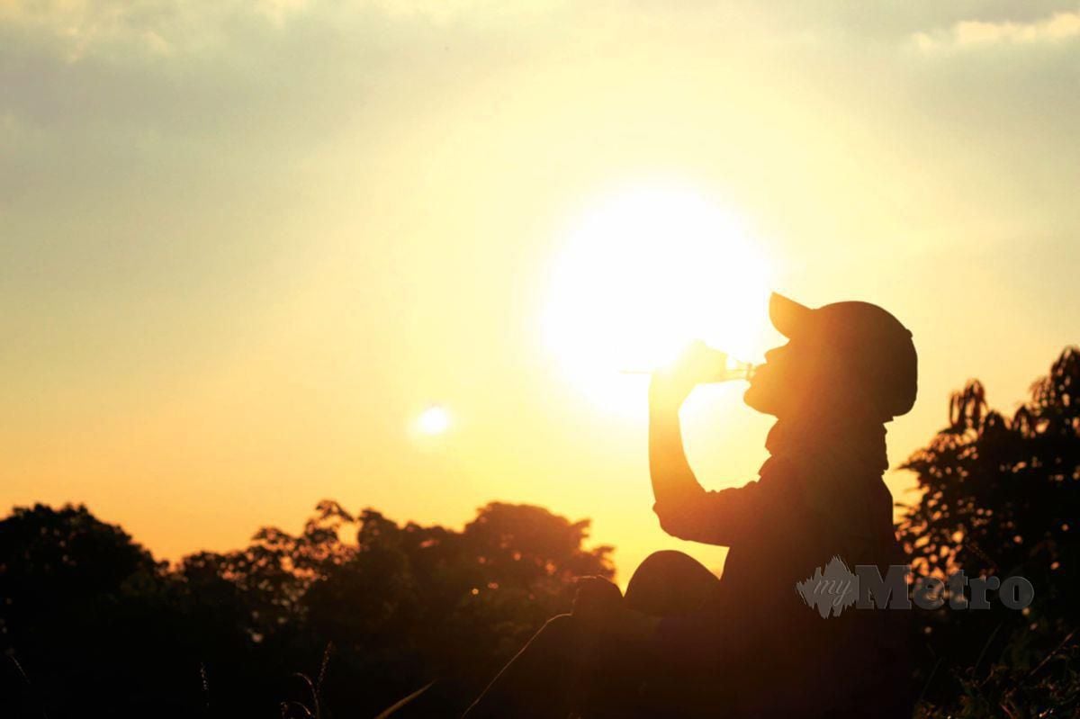 PENDAKIAN berbaloi ke Bukit Bonduk apabila dihidangkan pemandangan matahari terbenam yang mengagumkan.