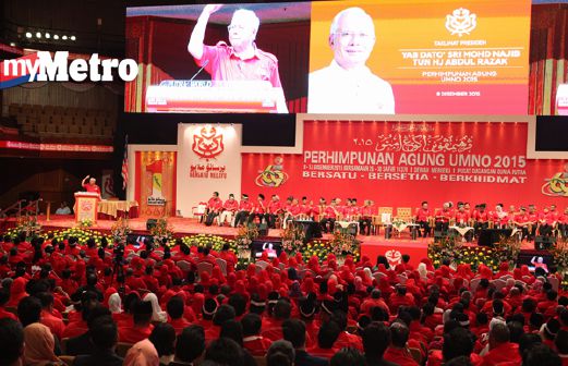 Najib memberi taklimat kepada perwakilan UMNO, malam tadi.