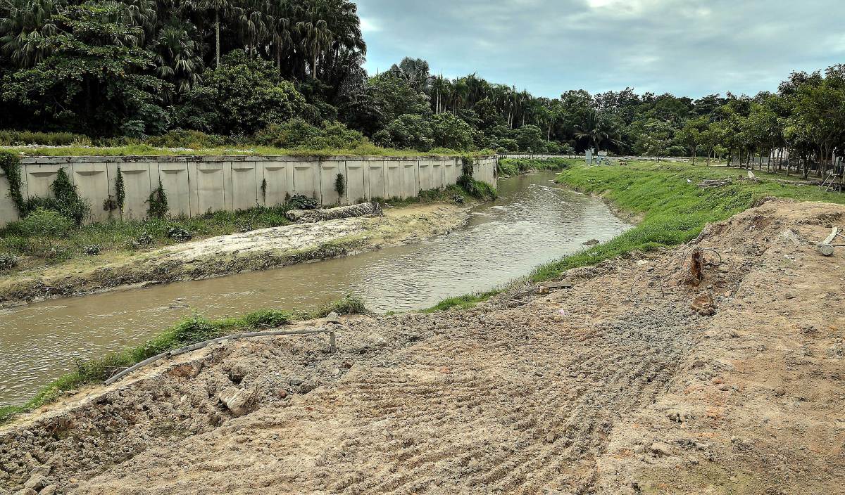 KASA melalui Jabatan Pengairan dan Saliran (JPS) akan melaksanakan Projek Tebatan Banjir Sungai Kechil dengan anggaran kos bernilai RM16.8 juta. FOTO BERNAMA 