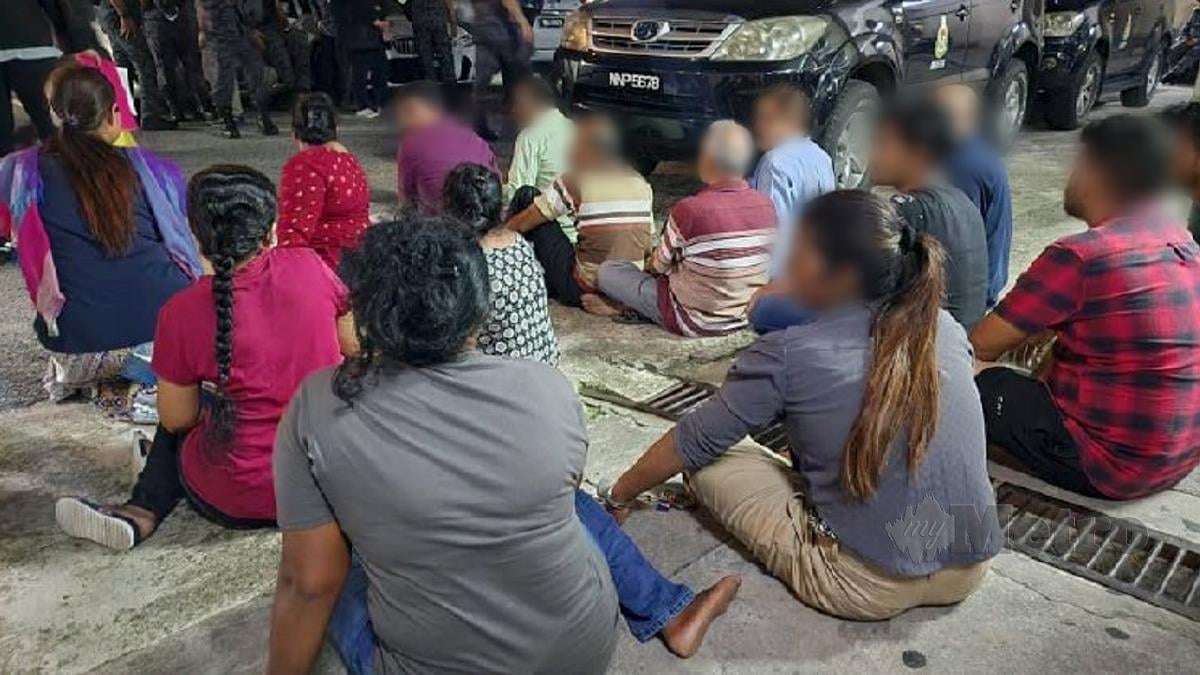 ANTARA warga asing yang ditahan dalam serbuan di sebuah apartmen di Brickfields, Kuala Lumpur, tengah malam tadi. FOTO Nurul HIdayah Bahaudin