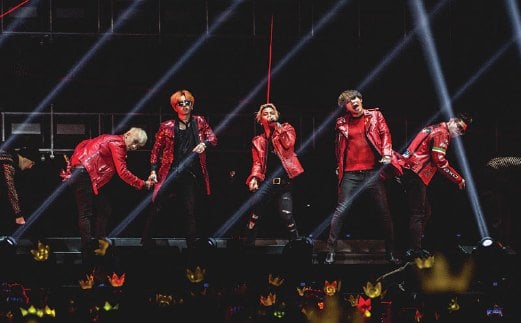 BIG Bang menggegarkan Singapura pada konsert Ahad lalu.