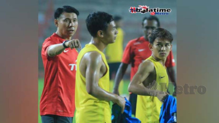 Cheng Hoe (kiri) ingatkan pemain agar konsisten dalam Liga Malaysia. FOTO NSTP 