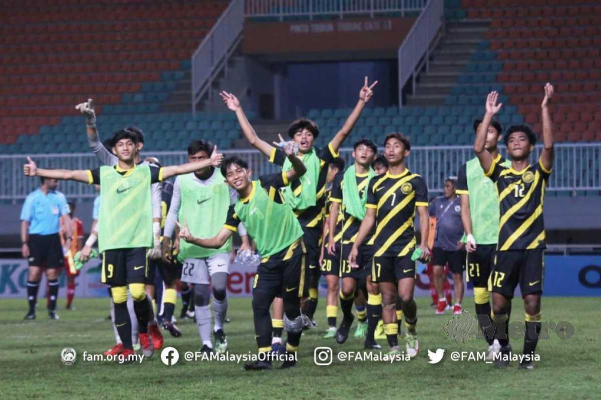 PEMAIN skuad muda negara meraikan kejayaan layak ke Piala Asia B-17 tahun depan. FOTO FB FAM