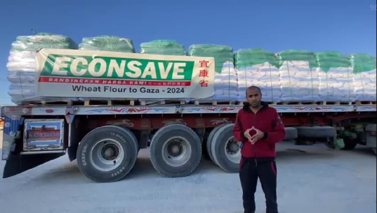 TRELER membawa muatan 30 tan tepung sumbangan Econsave ke Gaza. FOTO Ihsan Econsave