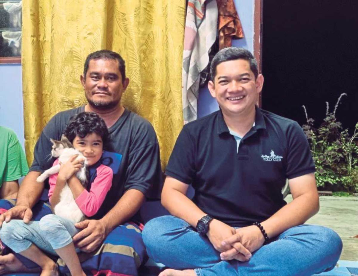 MOHD Ashraff (kanan) bersama Mohd Hidayat. FOTO Ihsan Mohd Ashraff Khan Md Najib