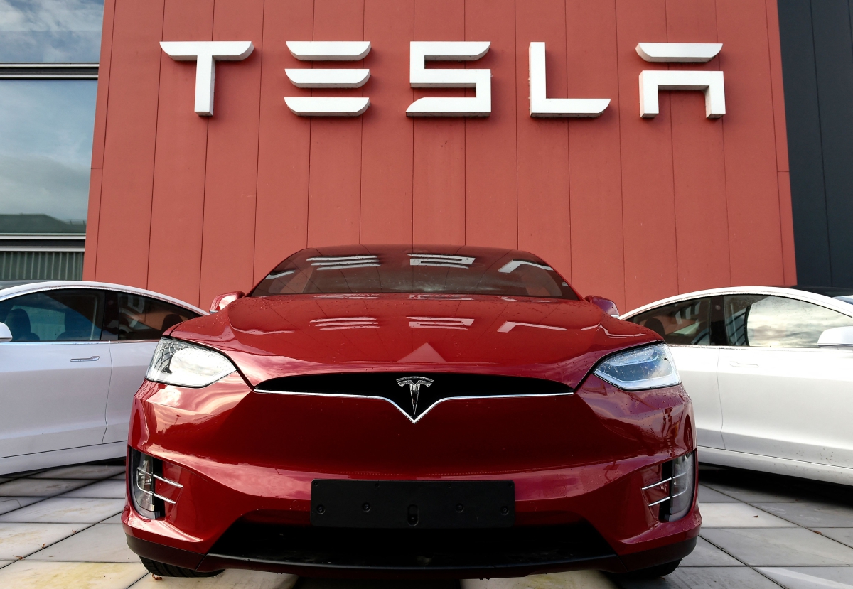KERETA Tesla. FOTO AFP 