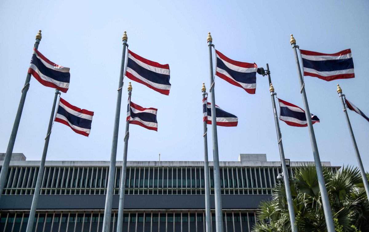 GAMBAR fail menunjukkan bendera negara Thailand. Negara itu akan mengadakan pilihan raya Mei ini. FOTO AFP.