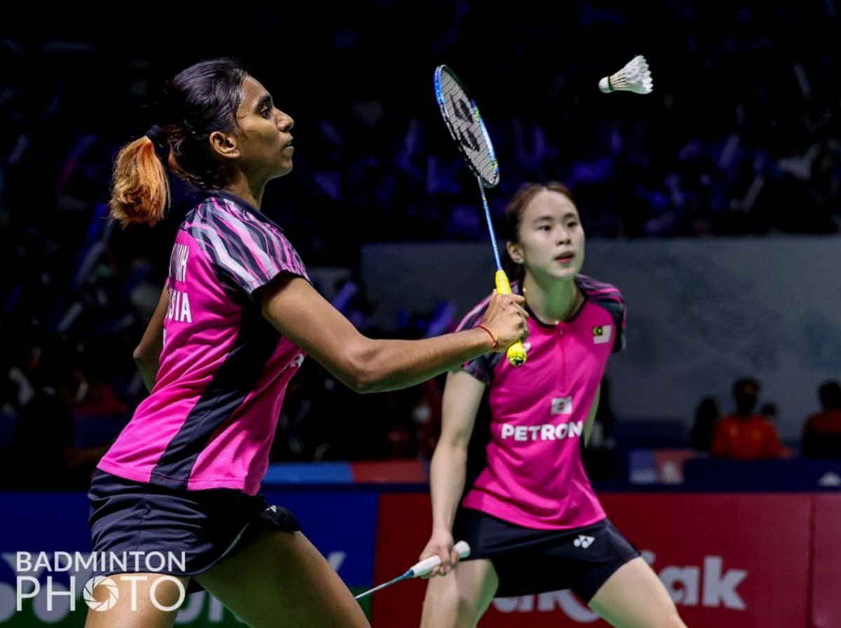 THINAAH (kiri) dan Pearly kandas di pusingan kedua Terbuka Indonesia. FOTO Badminton Photo
