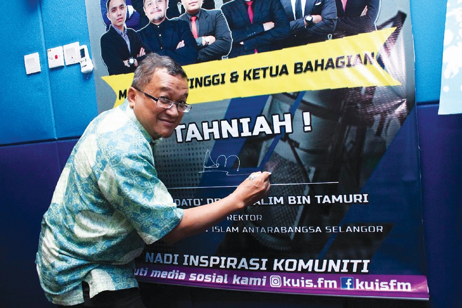 AB Halim merasmikan penutupan sambutan Hari Radio Sedunia anjuran KUIS.