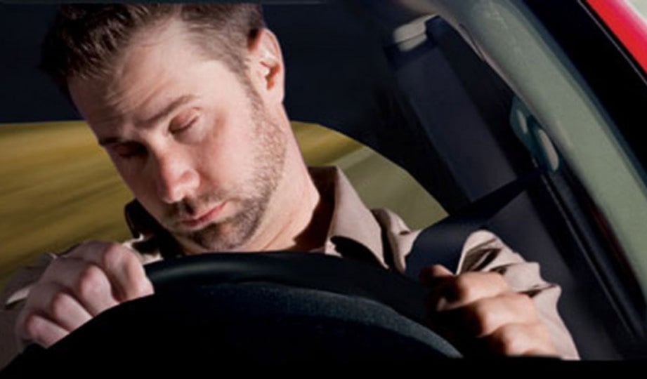 PEMANDU mengalami gangguan tidur mudah mengantuk dan hilang tumpuan memandu menyebabkan kemalangan.
