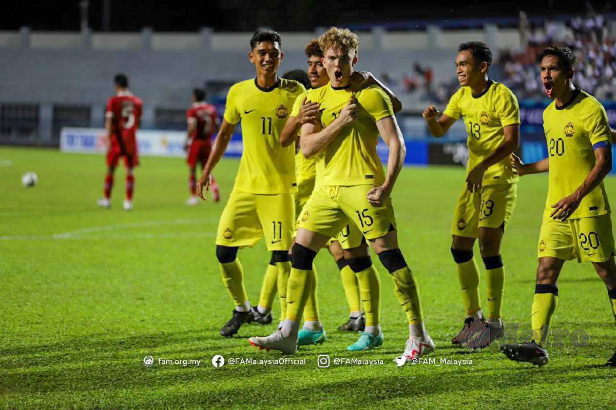 TIERNEY (tengah) menjaringkan dua gol selepas masuk sebagai pemain gantian untuk menewaskan Indonesia, 2-1, malam ini. FOTO FB PFAM