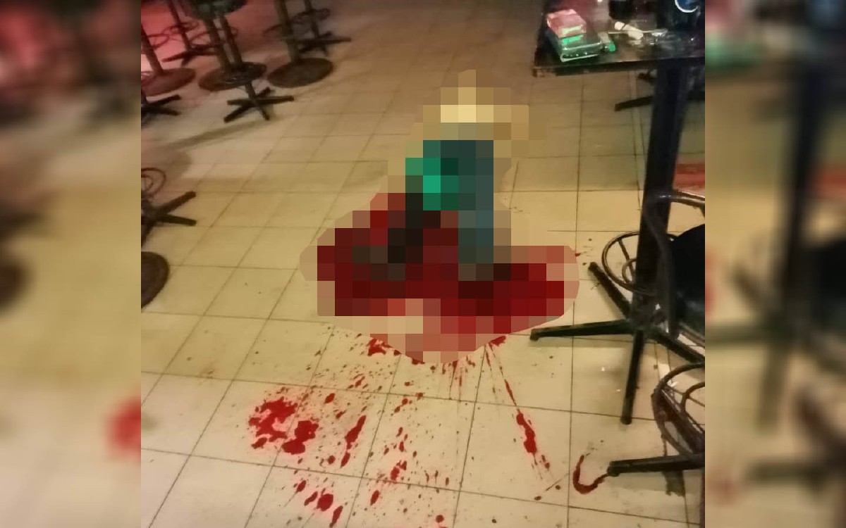 Lelaki ditemui maut selepas dipercayai menikam diri sendiri dalam kejadian di sebuah kelab malam di Taman Usahawan Kepong Kuala Lumpur. FOTO IHSAN POLIS