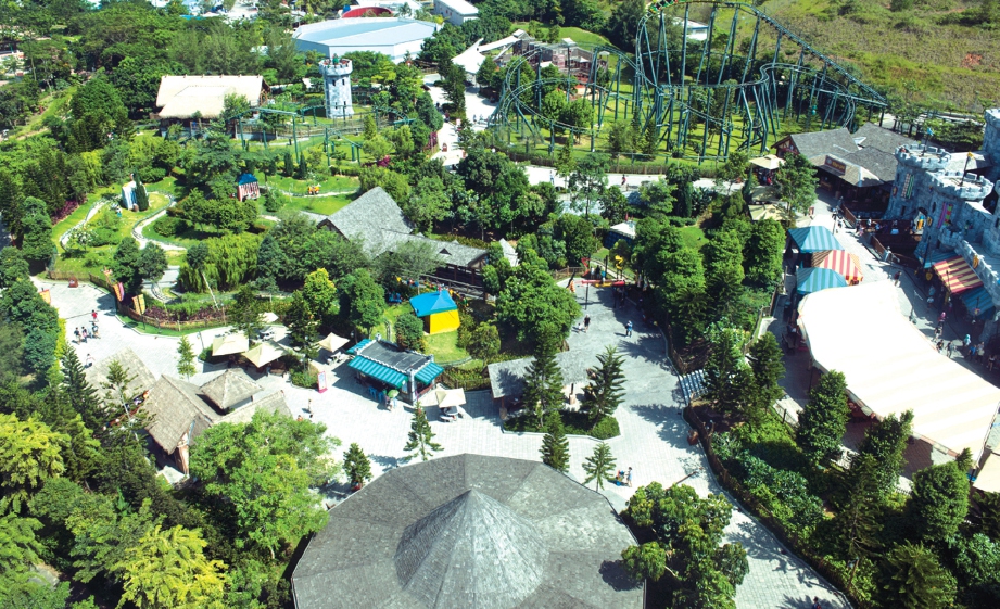 PERSEKITARAN Legoland Malaysia, Johor yang sarat dengan  suasana hijau.