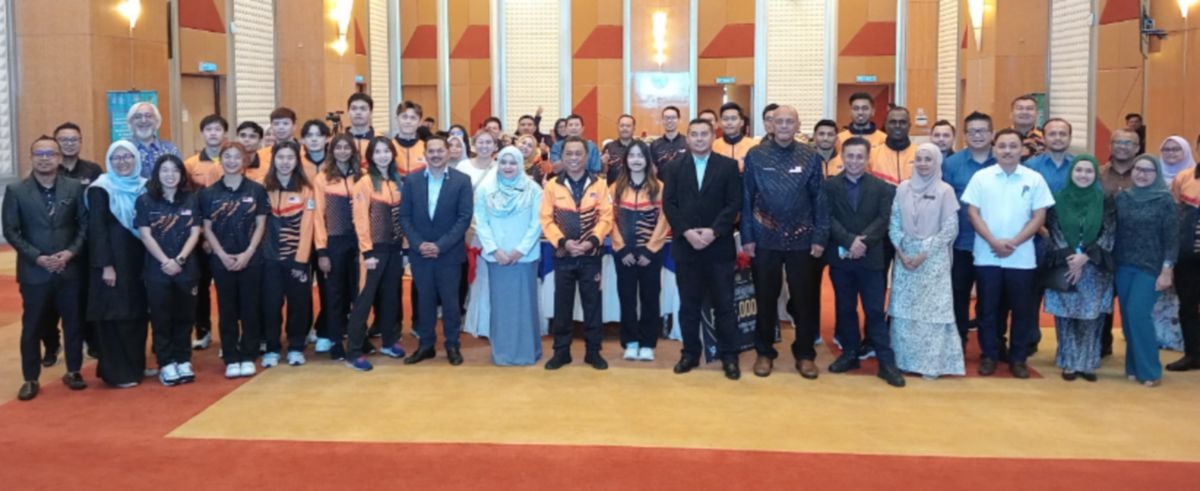 MOHAMMAD Yusof Apdal menghadiri majlis penyerahan insentif kecemerlangan sukan atlet IPT di Dewan Za'ba, Kementerian Pendidikan Tinggi, Putrajaya hari ini.