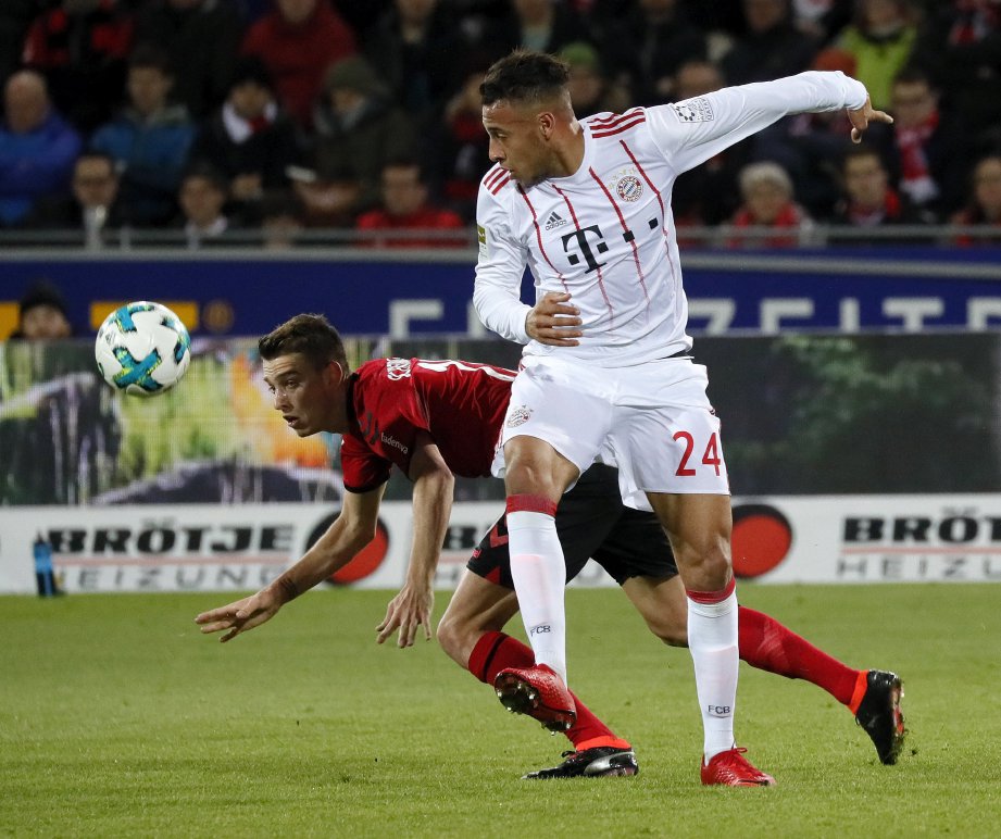 TOLISSO (kanan) bantu Bayern menang bergaya atasi Freiburg. -Foto EPA