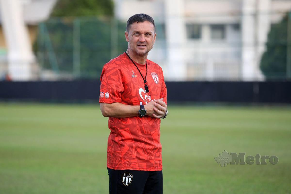 KETUA jurulatih Terengganu FC, Tomislav Steinbruckner bakal lakukan rombakan pemain berdepan KDN FC, malam esok. FOTO GHAZALI KORI