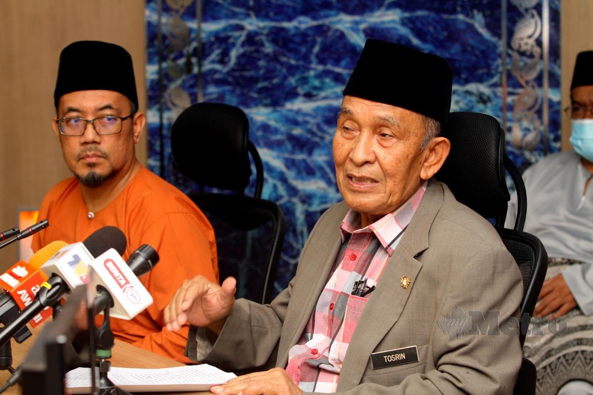 TOSRIN (kanan) ketika sidang media di Johor Bahru, hari ini. FOTO Zain Ahmed.