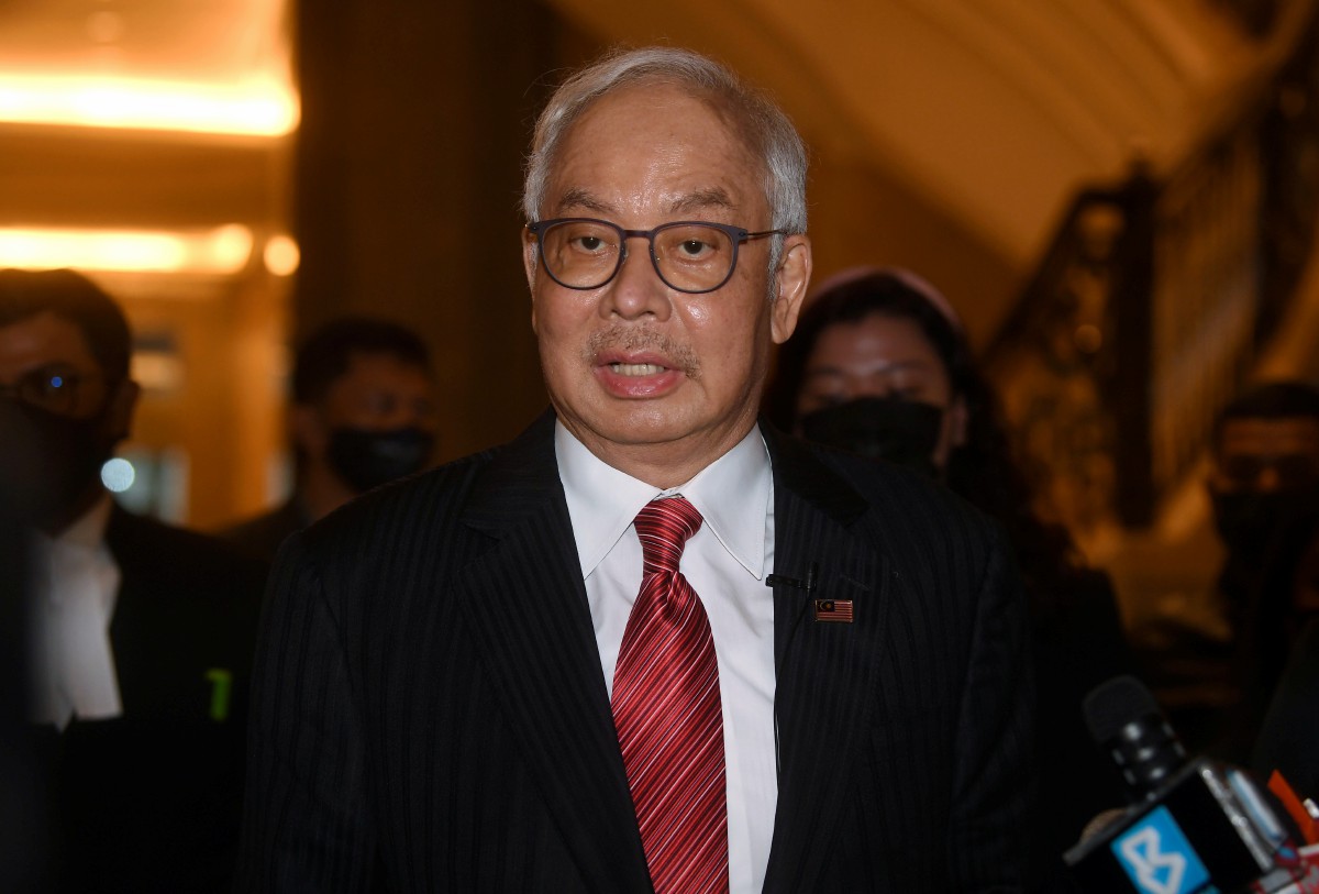 Najib ketika sidang media selepas pendengaran rayuan terhadap sabitan dan hukuman penjara bagi dakwaan penyelewengan RM42 juta dana SRC International Sdn Bhd di Mahkamah Rayuan. FOTO BERNAMA