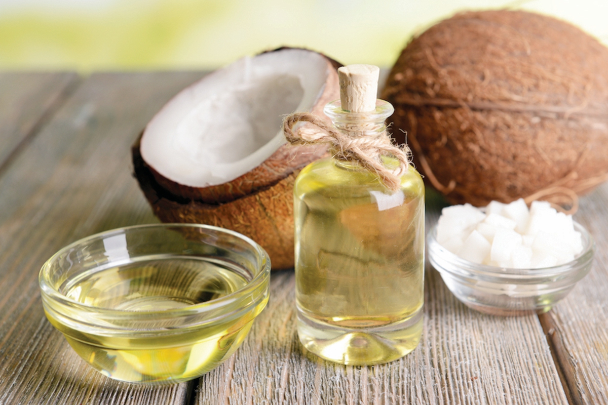 MINYAK kelapa dara adalah bahan semula jadi yang tinggi khasiat kepada kesihatan. 