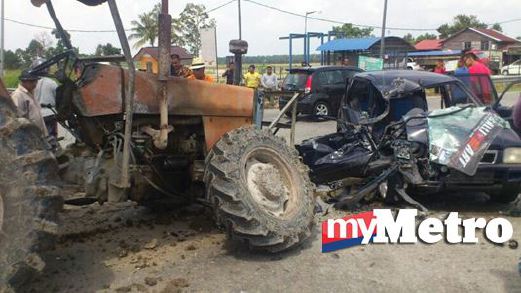 Keadaan traktor dan kereta yang terbabit kemalangan. FOTO ihsan bomba 