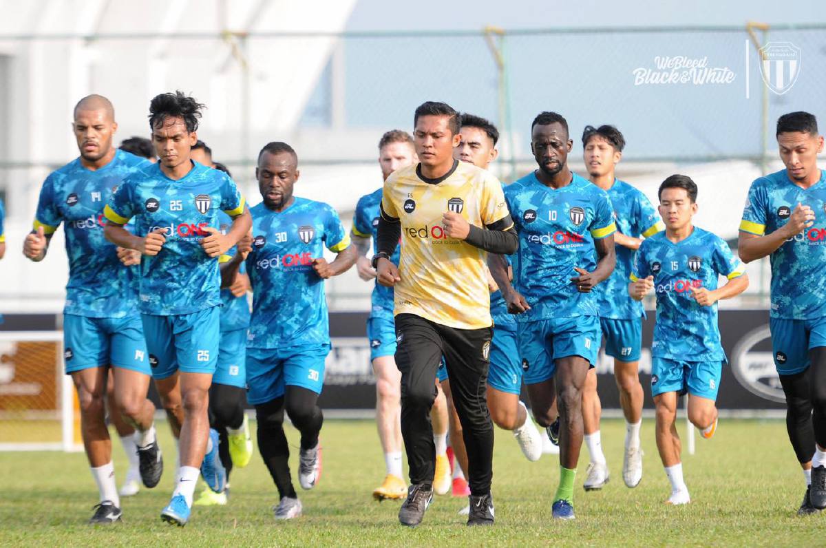 TERENGGANU FC sudah memulakan latihan secara kem berpusat. FOTO FB Terengganu FC