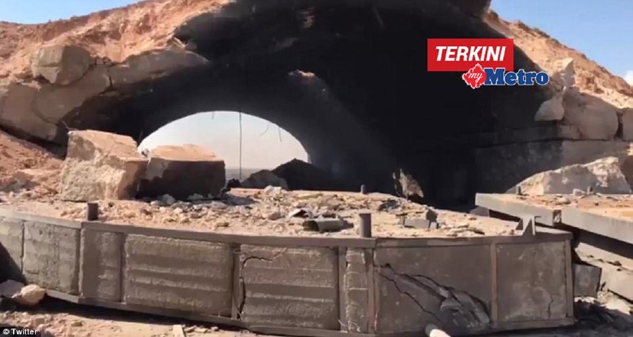 Pettikan video Rossiya24  menunjukkan kerosakan di pangkalan udara Shayrat di Russia.