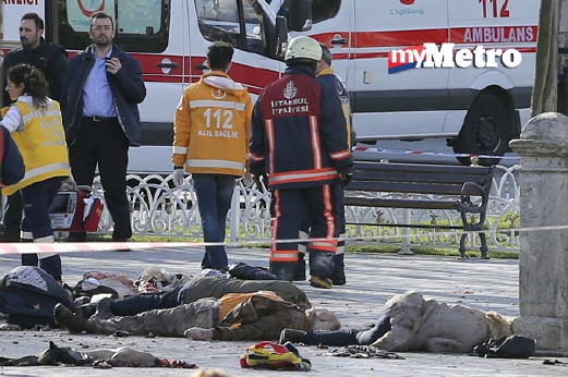 ATTENTION EDITORS - VISUALS COVERAGE OF SCENES OF DEATH OR INJURY Rescue teams gather at the scene next to bodies after an explosion in the heart of Istanbul's historic Sultanahmet tourist district, in central Istanbul, Turkey January 12, 2016. REUTERS/Kemal AslanTEMPLATE OUT
