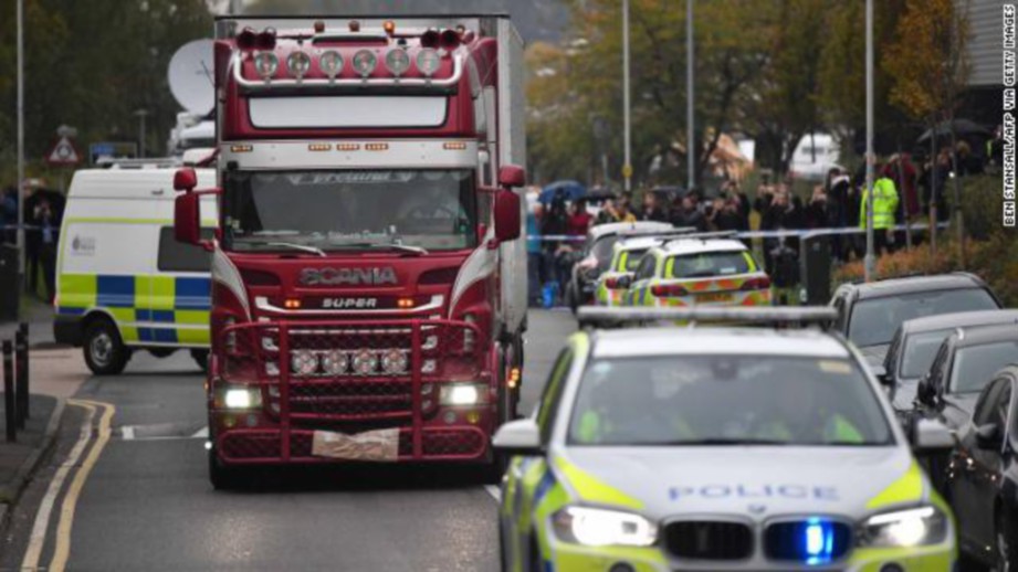 TRAK yang membawa 39 mangsa berhampiran London. FOTO/AGENSI