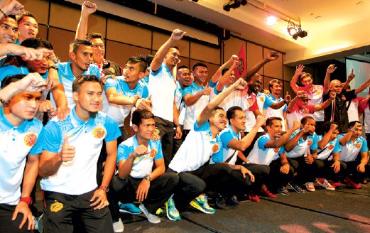 PEMAIN Kelantan tekad bangkit musim depan.