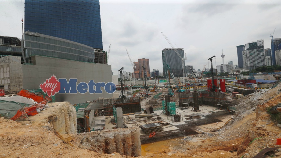 KERJA-KERJA pembinaan Tun Razak Exchange sedang dijalankan. FOTO Zunnur Al Shafiq