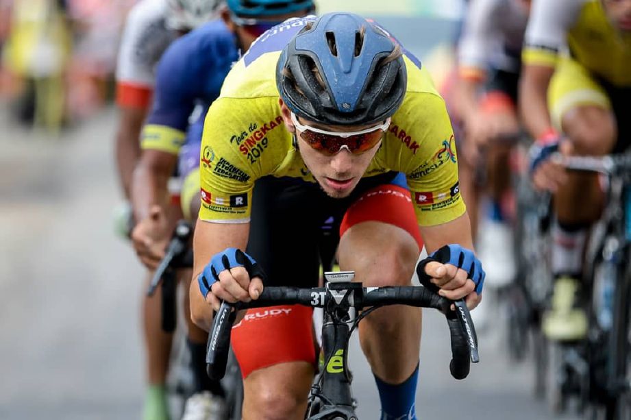 EWART makin hampir memenangi jersi kuning dan pecut Tour de Singkarak 2019. - FOTO TSC