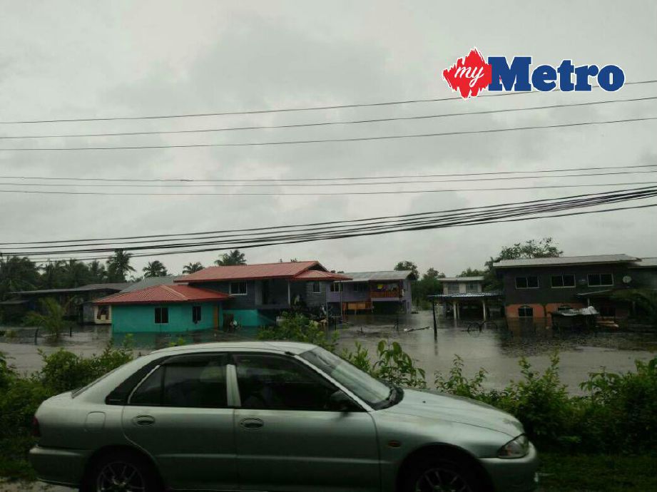 Keadaan banjir di kampung di daerah Tuaran. FOTO ihsan APM