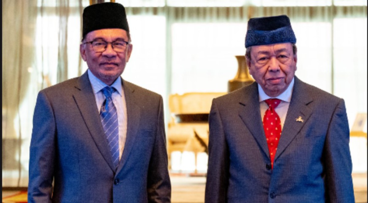 SULTAN Sharafuddin berkenan terima menghadap Anwar hari ini. FOTO Ihsan FB Anwar Ibrahim